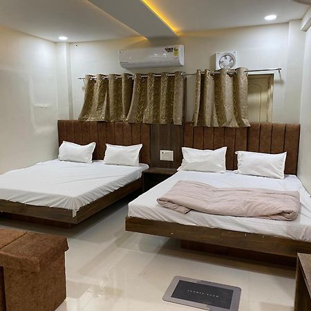 Hotel Super Palace 乌贾因 外观 照片
