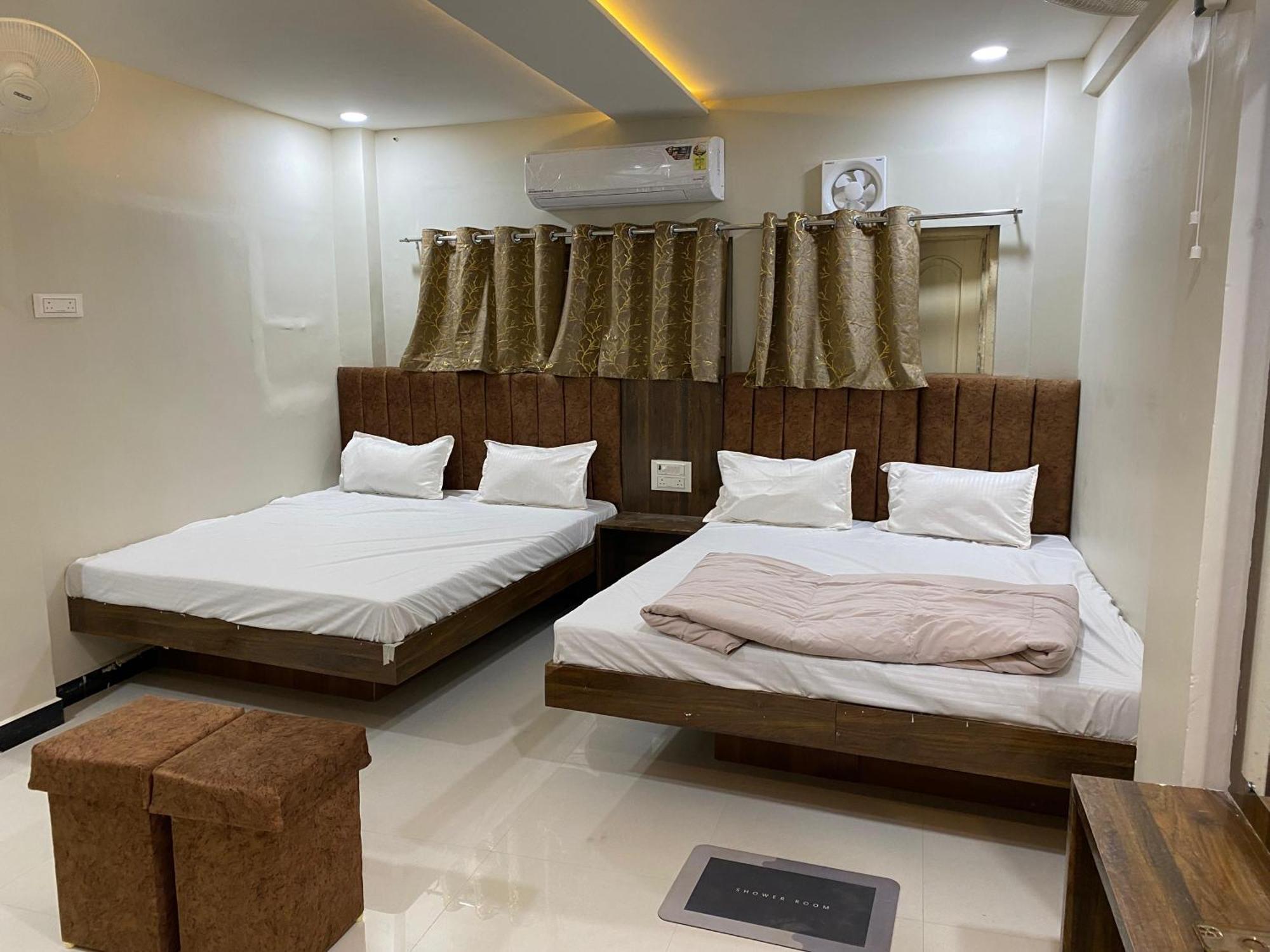 Hotel Super Palace 乌贾因 外观 照片