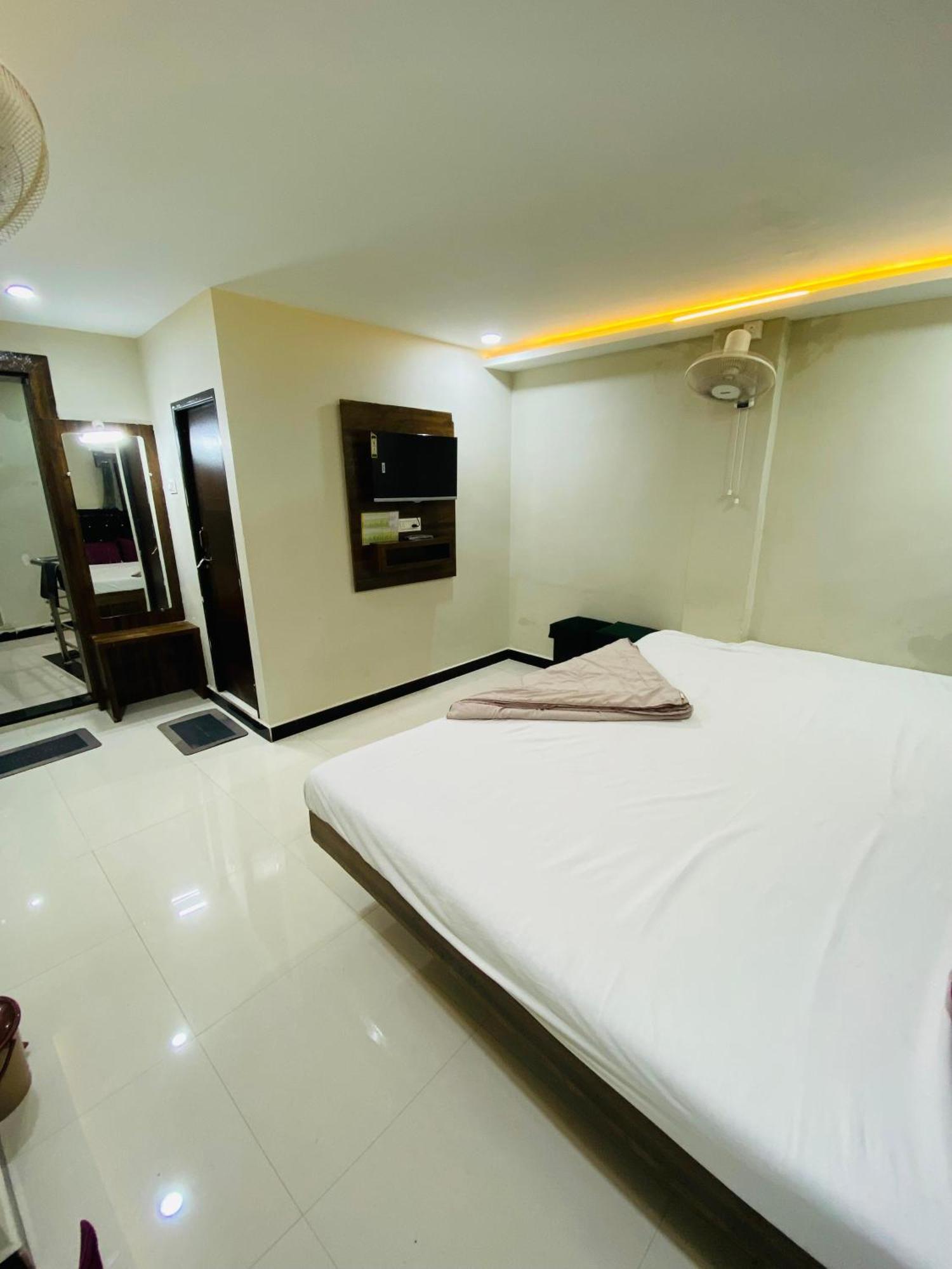 Hotel Super Palace 乌贾因 外观 照片