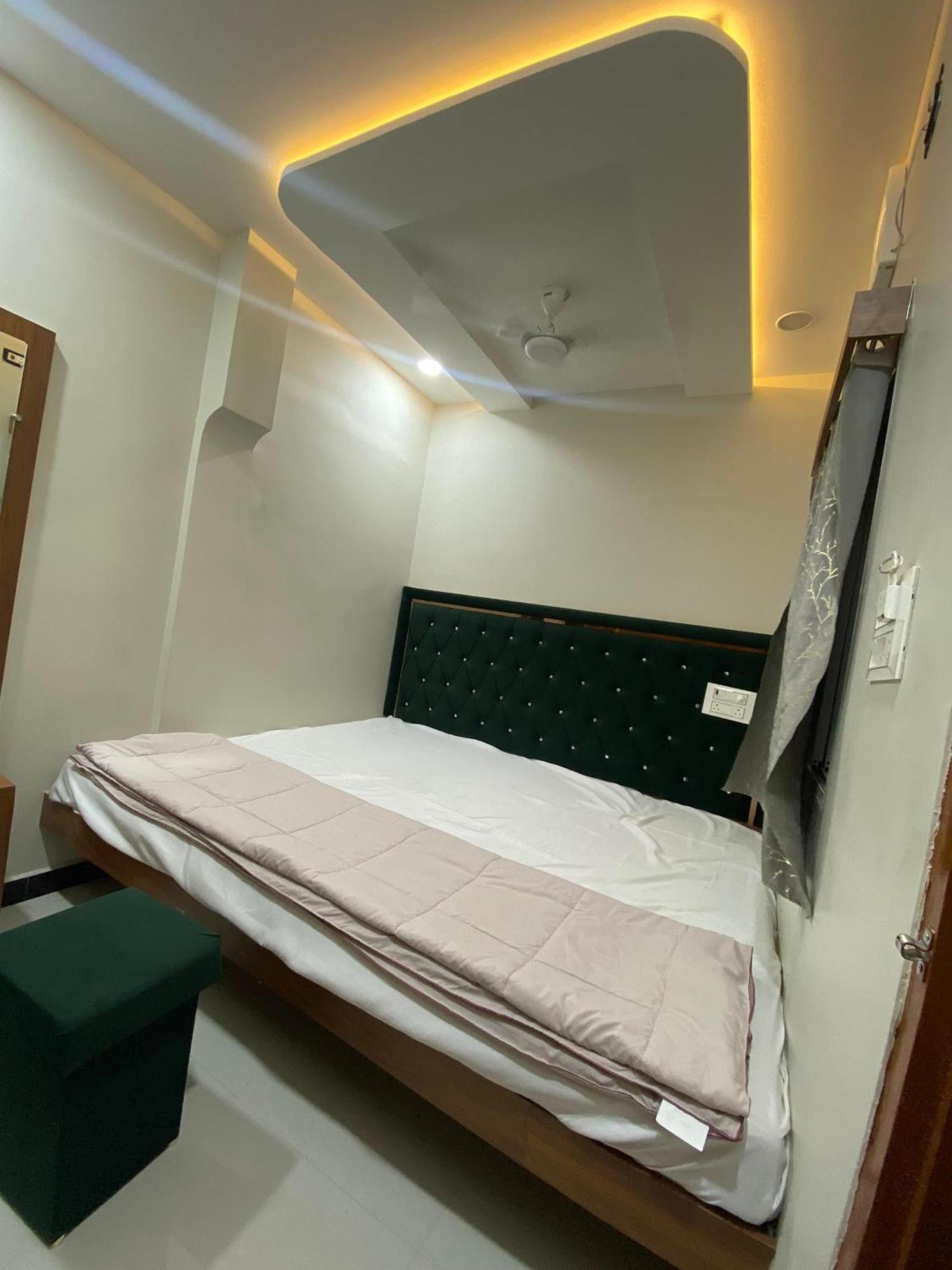 Hotel Super Palace 乌贾因 外观 照片