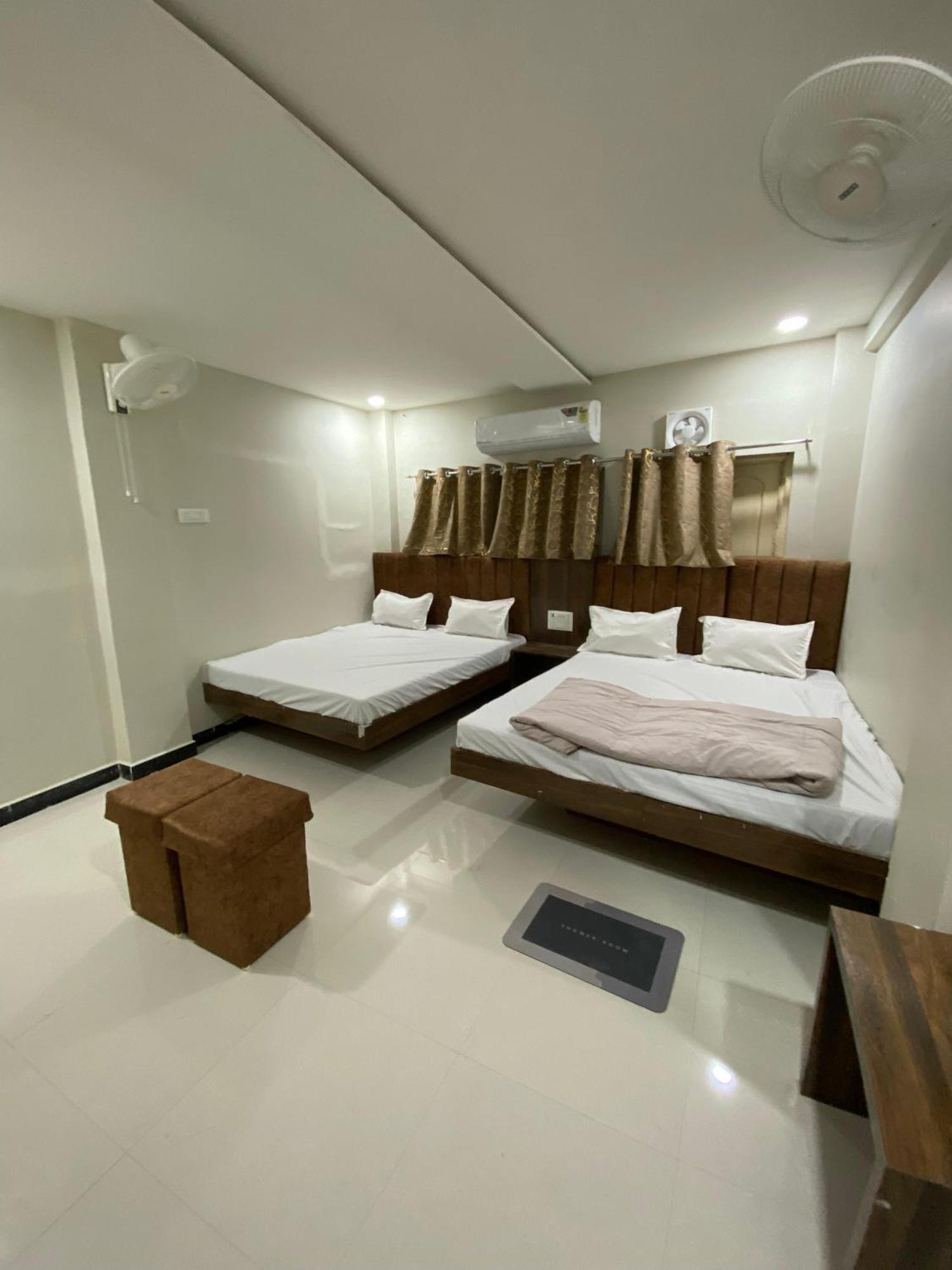 Hotel Super Palace 乌贾因 外观 照片
