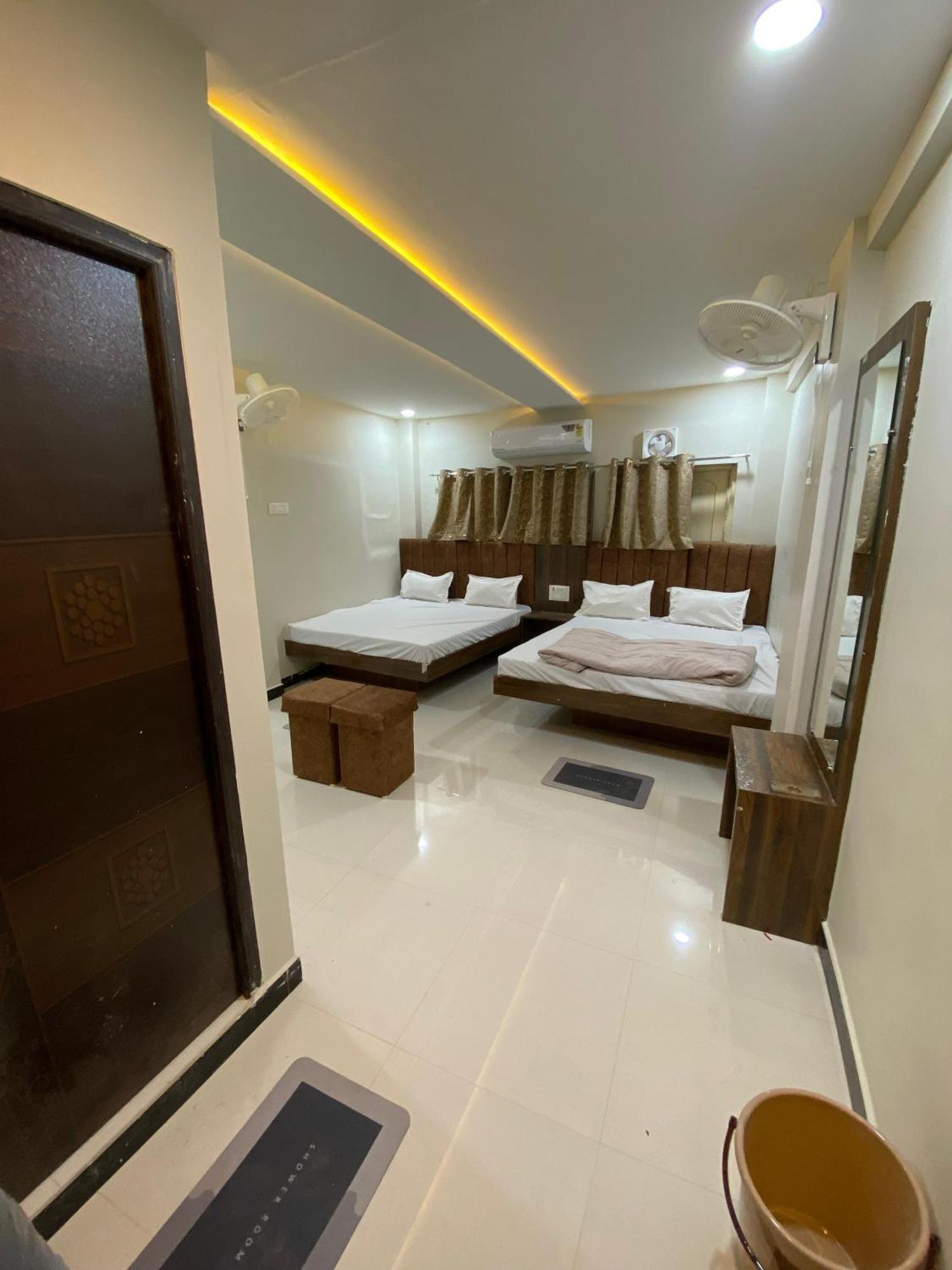 Hotel Super Palace 乌贾因 外观 照片